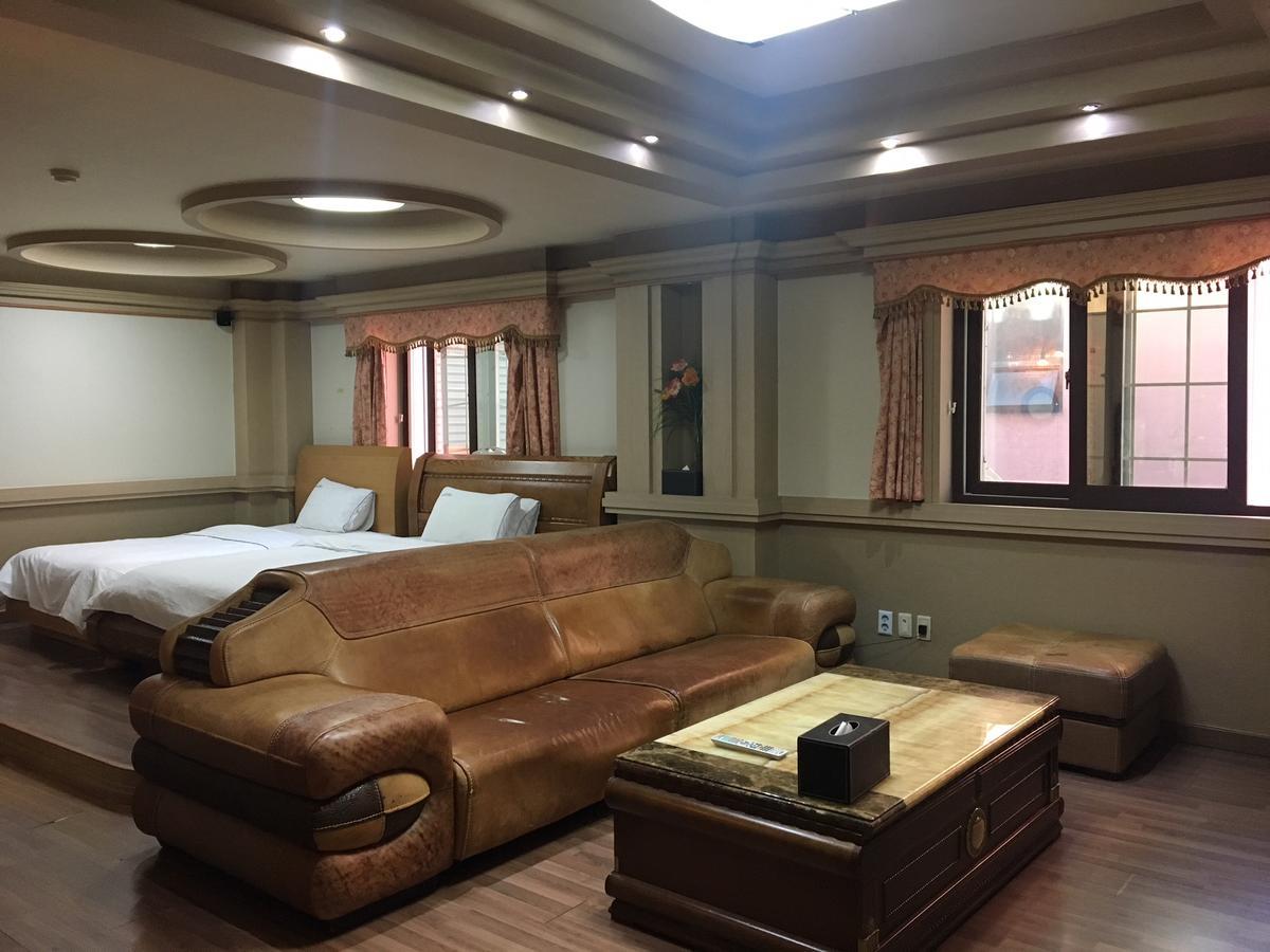 Nobless Hotel Gwangju Metropolitan City Bagian luar foto