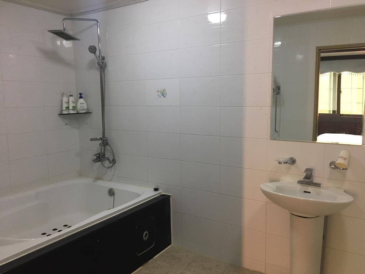 Nobless Hotel Gwangju Metropolitan City Bagian luar foto