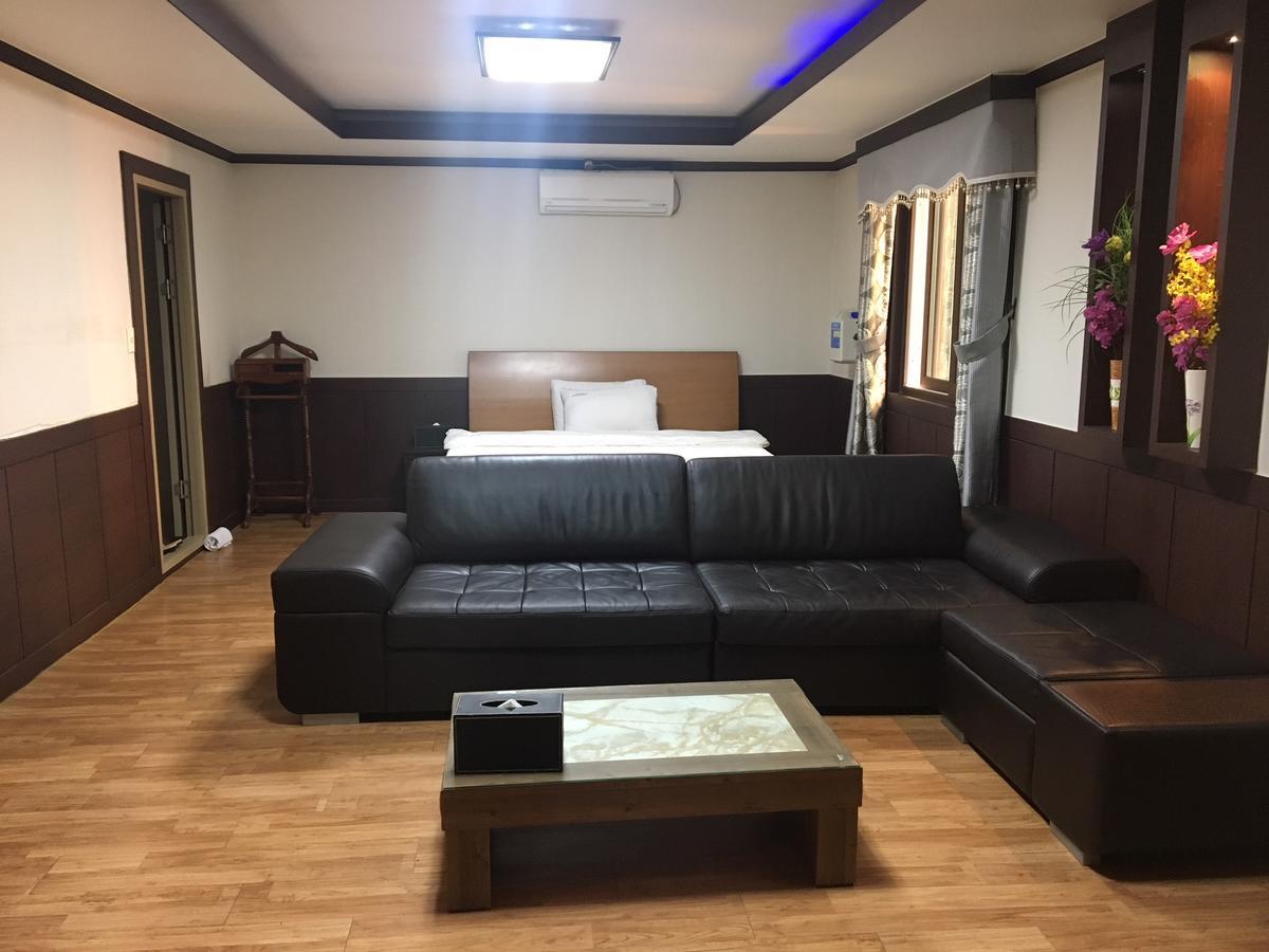 Nobless Hotel Gwangju Metropolitan City Bagian luar foto