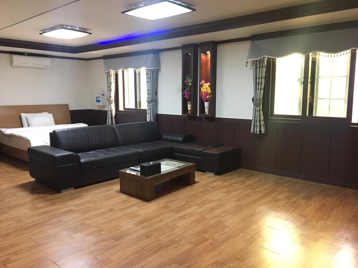 Nobless Hotel Gwangju Metropolitan City Bagian luar foto
