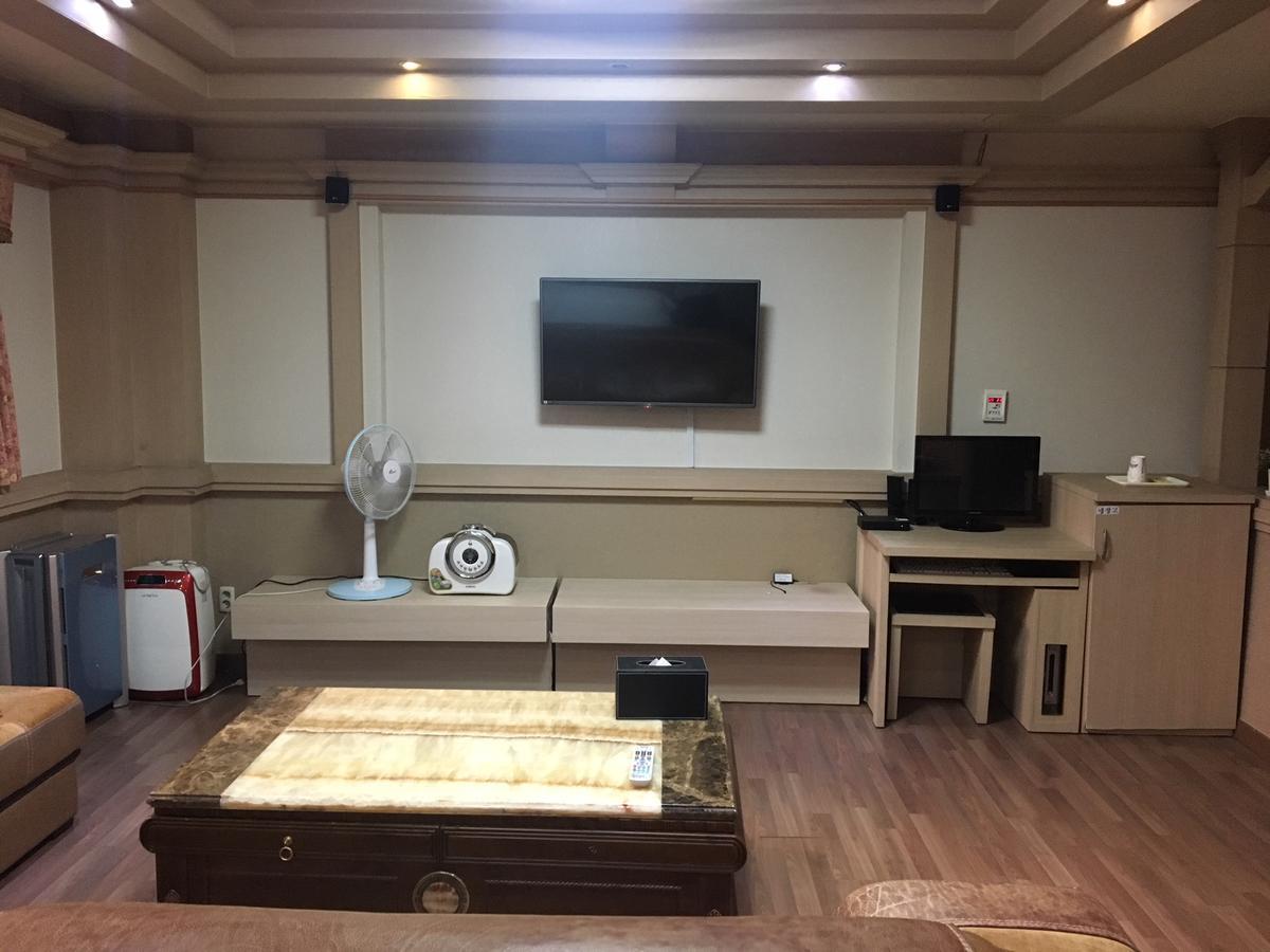Nobless Hotel Gwangju Metropolitan City Bagian luar foto