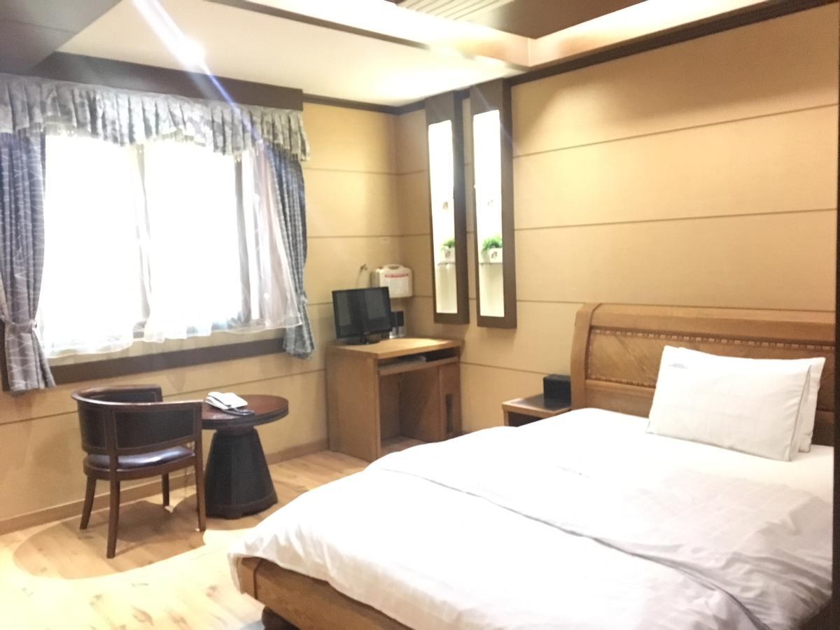Nobless Hotel Gwangju Metropolitan City Bagian luar foto